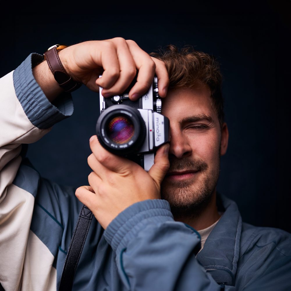 Aldan Rohlfs mit einer Kamera Portrait Foto